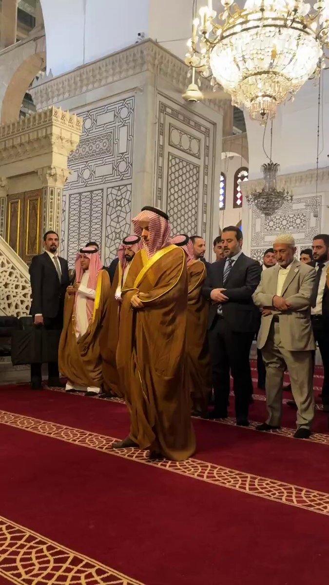 #وزير_الخارجية الأمير فيصل بن فرحان يؤم المصلين في المسجد الأموي ب #دمشق، خلال زيارته الرسمية ل #سوريا