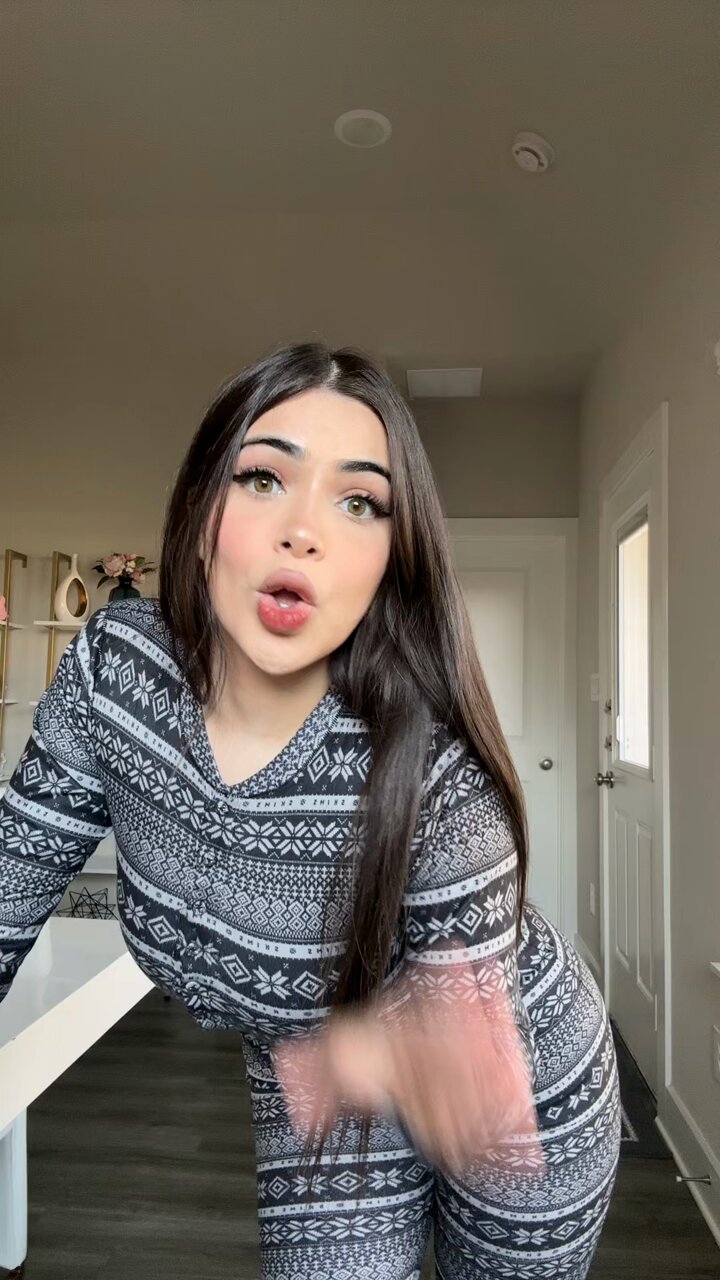 @bbalinaroses video Tweet