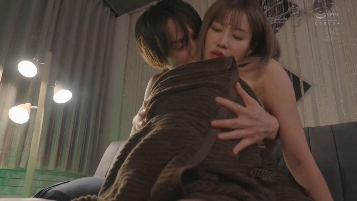 チ〇ポで激突きされると..あまりの気持ち良さに口が思わず涎を垂らして淫らな表情をしちゃっている…..._image