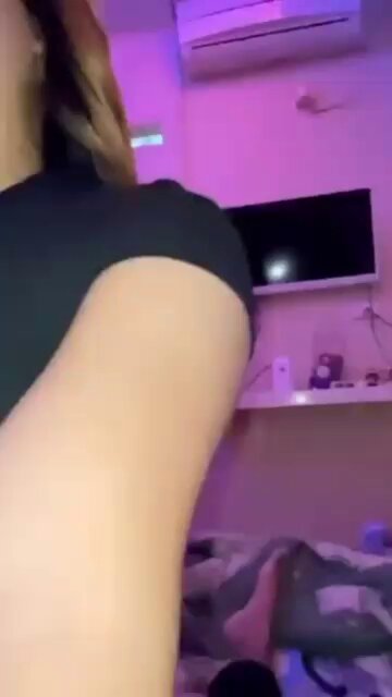 kakak tiri pemalu