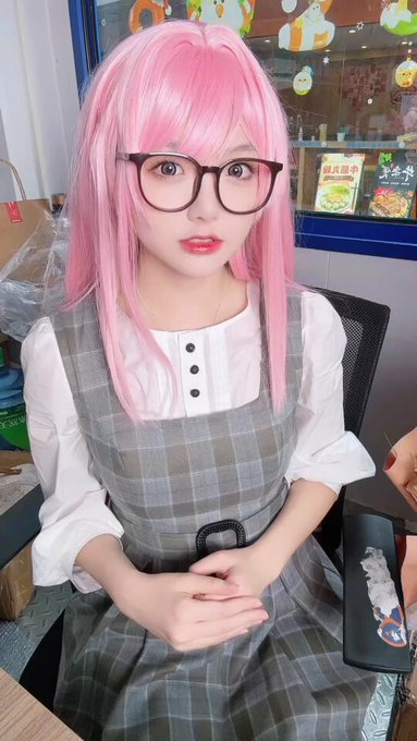 Twitterのコスプレ動画4