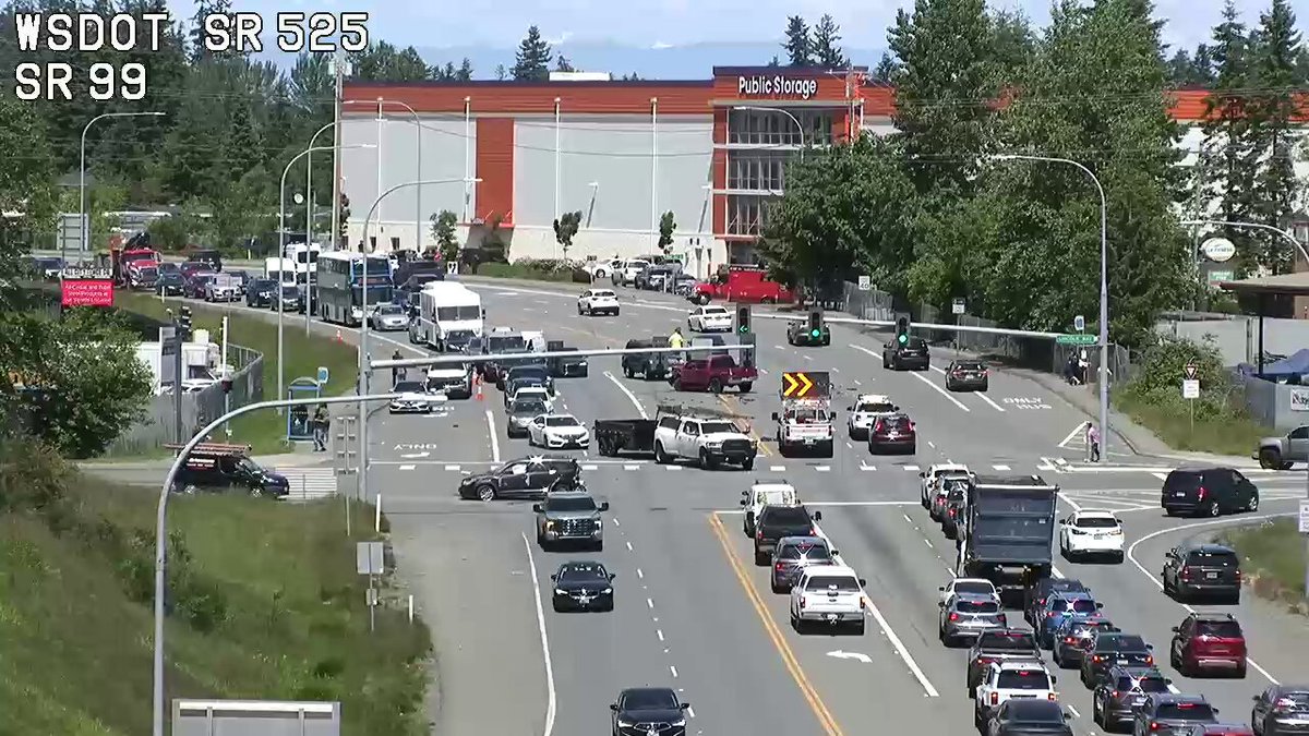 Actualización: en SR 525 en Lincoln Way (MP 3),