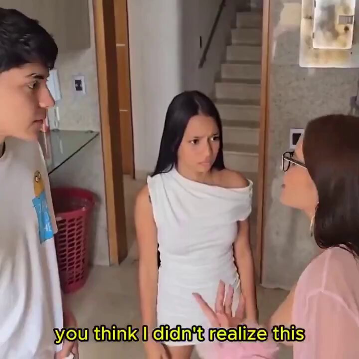 di paksa ibuku maen tiga