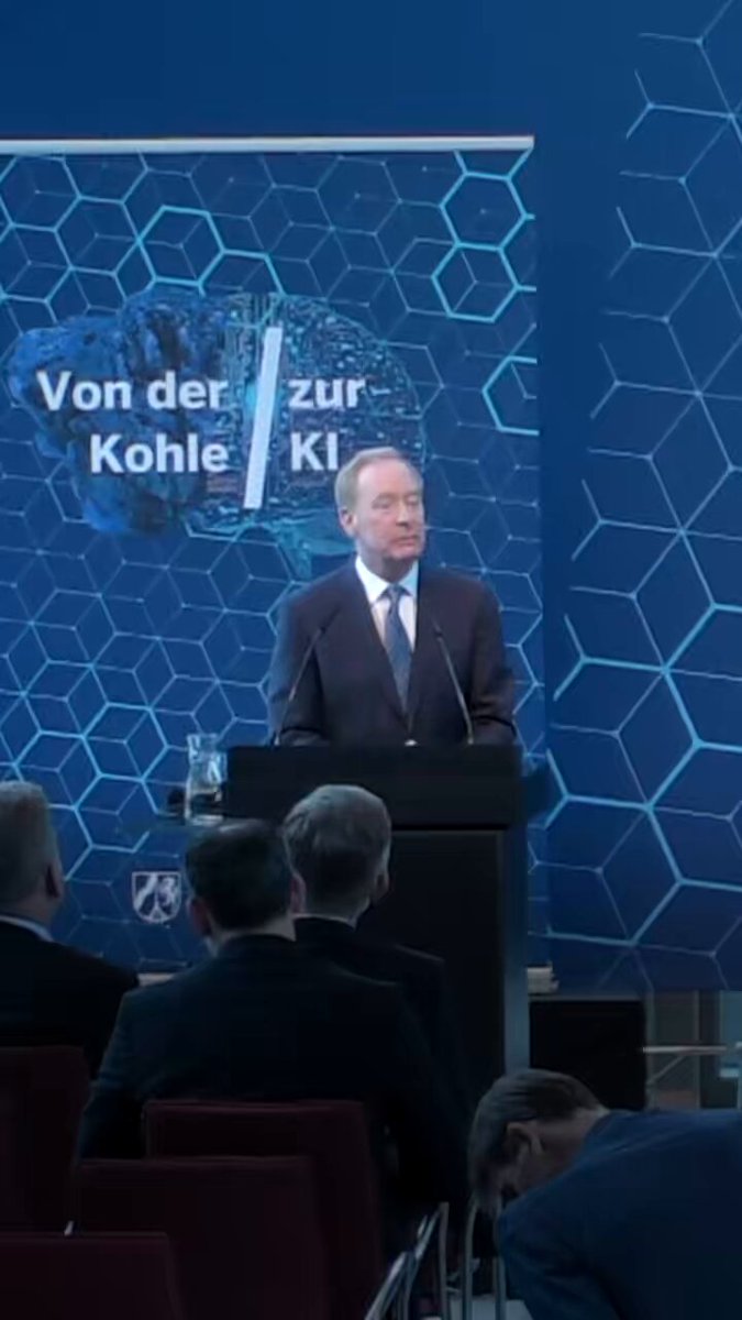 In NRW arbeiten wir jeden Tag gemeinsam an besten Bedingungen. Wir wollen Entlasten, vereinfachen & Bürokratie verschlanken. Für Wohlstand, Wettbewerbsfähigkeit, sichere Arbeitsplätze & eine lebenswerte Zukunft. Wir sind Europe‘s heartbeat. Wir gehen den Weg von der Kohle zur KI