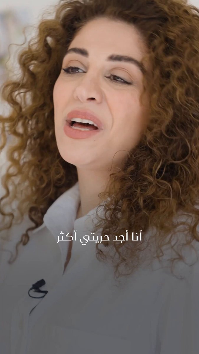 موهبة تشكلت منذ الطفولة بأعين تقتنص الجمال في لوحات دافينشي إلى صور الأزياء في المجلات .. نبدأ اليوم رحلتنا في عالم مصممة الأزياء اللبنانية سارة مراد ضمن سلسلة. Designer Takeover. من هي. واجهت التحديات والصعوبات وسط منافسة شرسة، سلاحها موهبة فطرية، وإيمان راسخ بداخلها بما تحمله من تصاميم تعبر عن أناقة وأنوثة المرأة، وتقدير خاص للهوت كوتور الأقرب إلى شخصيتها. تابعونا في الحلقات القادمة للتعرف أكثر على إبداعاتها 