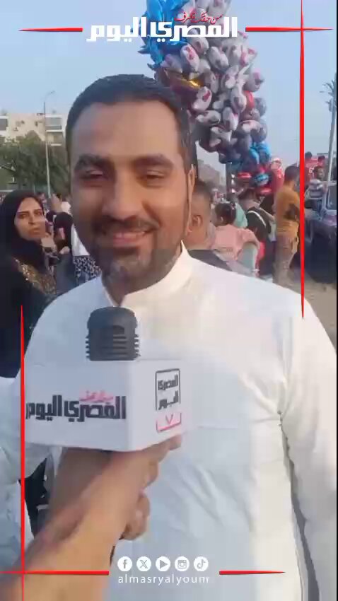 "العيد في مصر حاجة تانية".. أحد المواطنين: "جيت من السعودية علشان أصلي في مسجد أبو بكر الصديق". تصوير: إيهاب عمران 