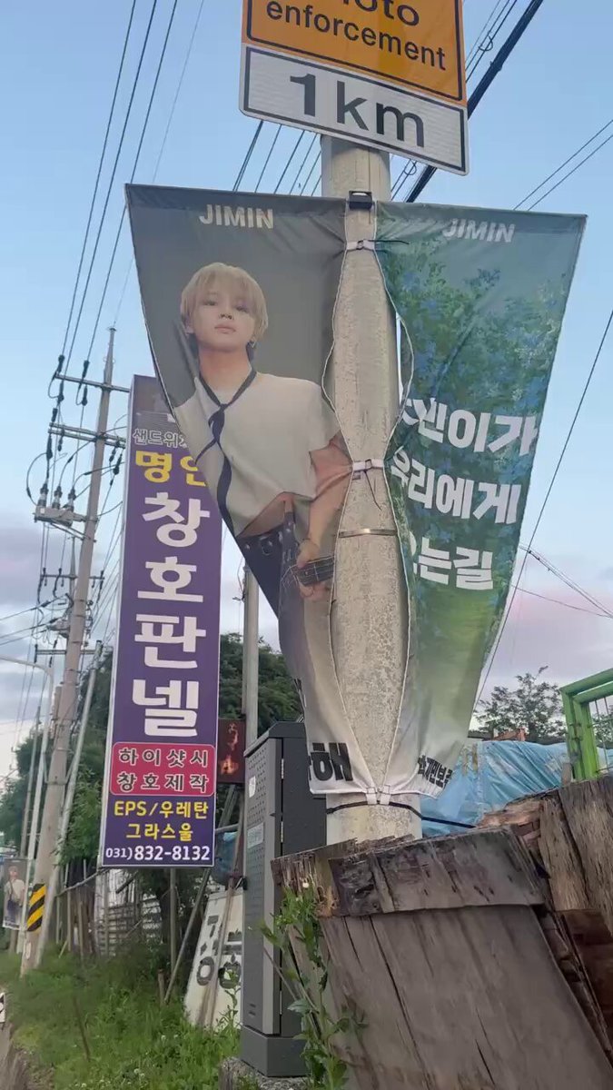 グクミン様へ♥10/24 お揃いだと思われるリングを これまた同じ指(左の薬指)にサラッと