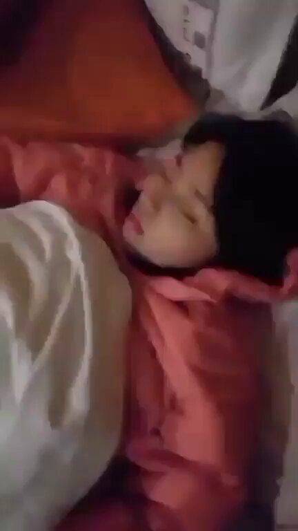 usilin wanita tidur