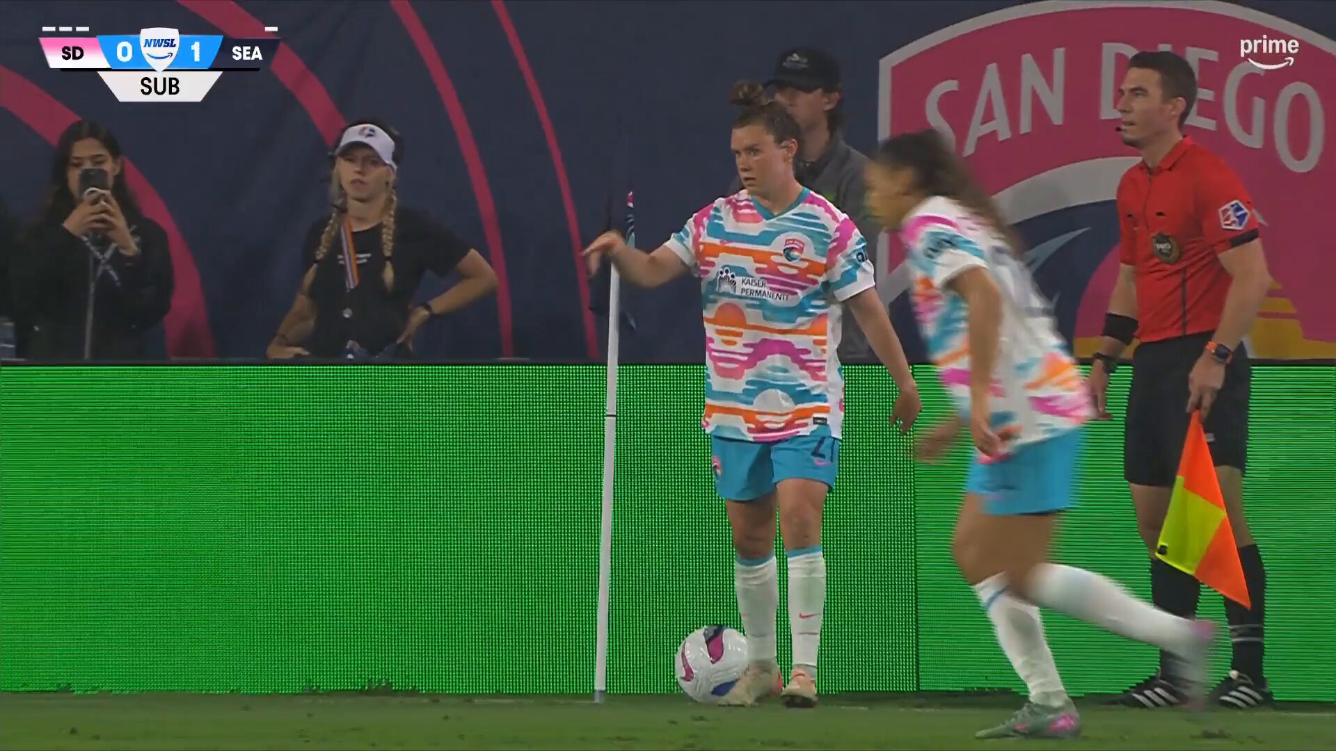 María Sánchez with the corner DIRECTLY to Delphine Cascarino for the header 💫