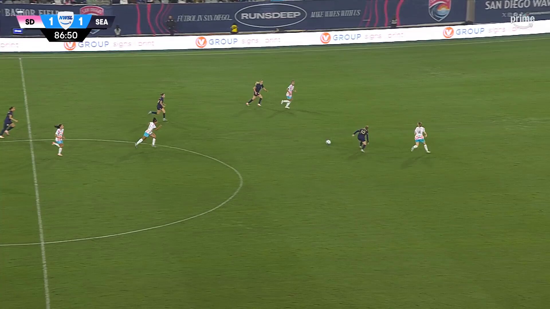 Jess Fishlock sets her up and Emeri Adames BOOTS it to give Seattle the lead 💥
