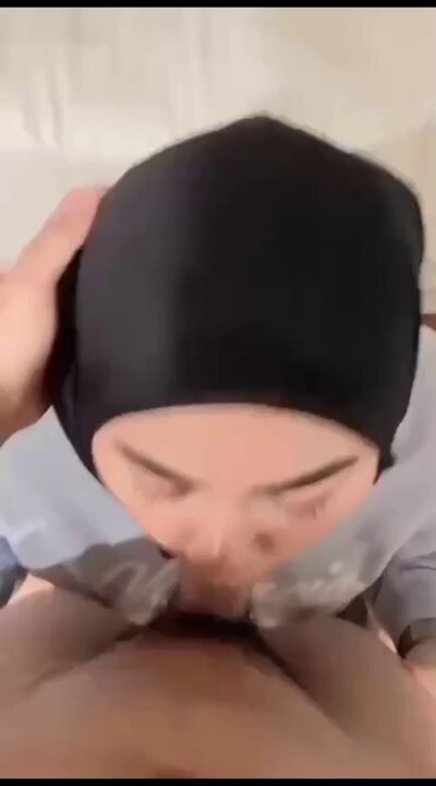 sebelum kerja nyepong dulu kontol suami