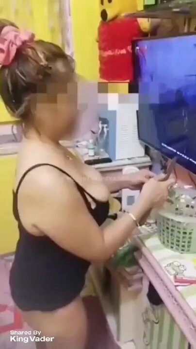 lagi masak di dapur suami malah minta jatah