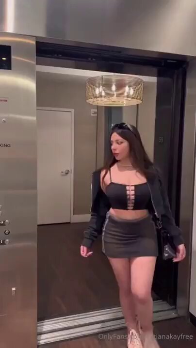 stranger fuck me when elevator stuck