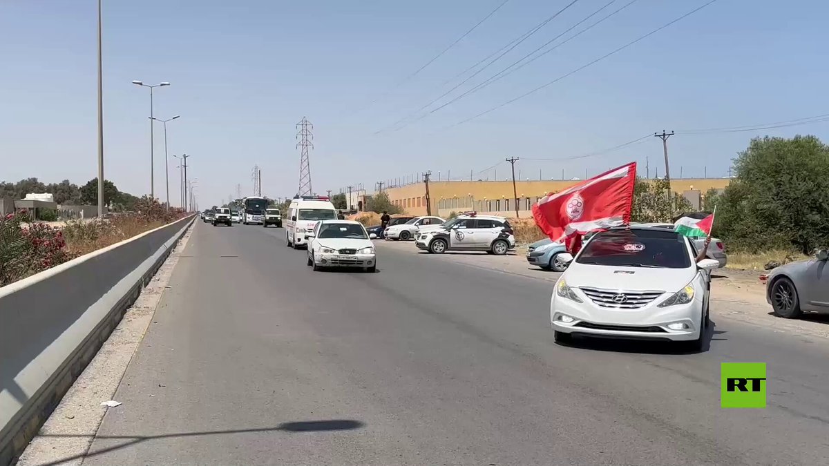 عدسة RT ترصد المشاهد الأولى لدخول قافلة الصمود المغاربية إلى ليبيا في طريقها إلى غزة 