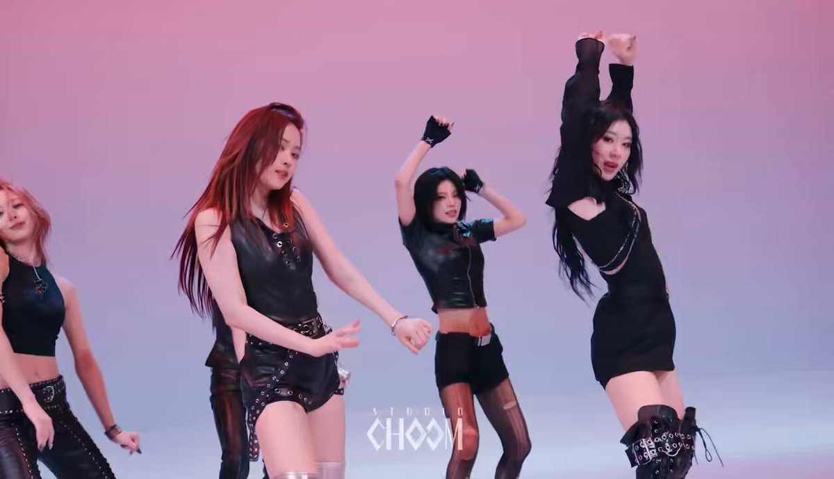 【justLoveR.】Chubby Heart & Chain▲BLACKPINK▲ITZY着用 กก.ล์ (@dxxblxk) on X