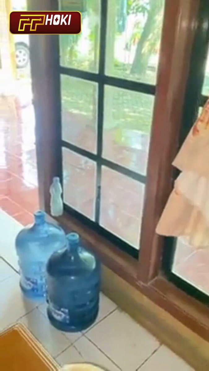 Di Genjot Diatas Meja
