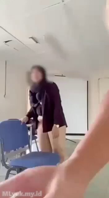 NGENTOT IBU DOSEN DI KELAS