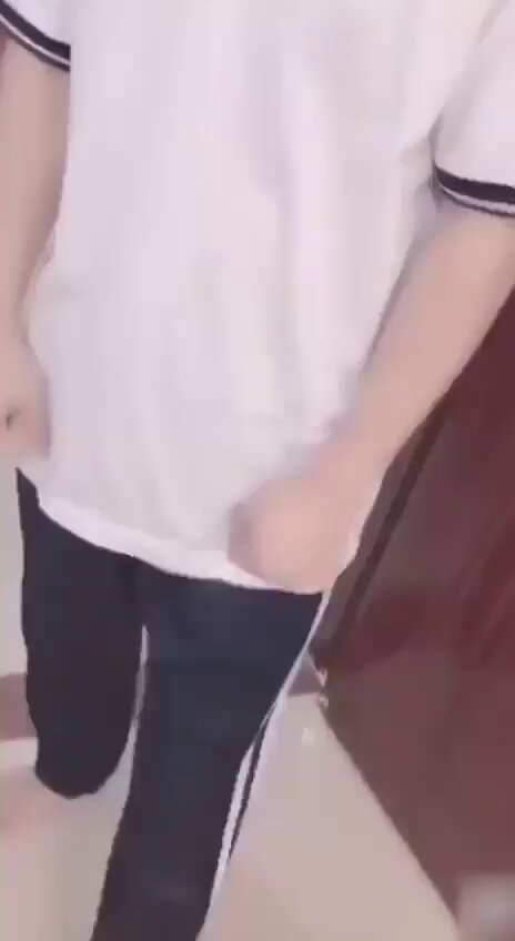女主播勾引初中弟弟    
