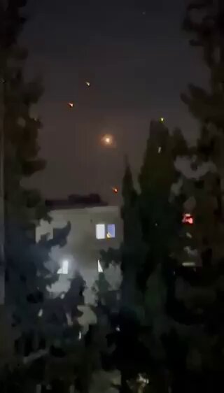 بالفيديو: الصواريخ الايرانية تعبر فوق جبيل #عاجل 