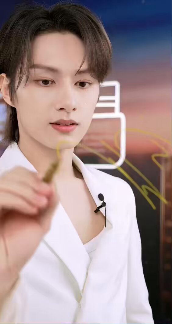 JUN 文俊辉 | 🎞️🥰 | Instagram