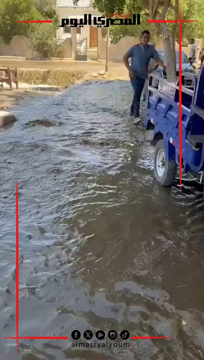 تسرب مياه صرف صحي من مزرعة يؤجرها مستثمرون يغرق منازل وحظائر مواشي بنجع الدير بسوهاج.. والأهالي يستغيثون بالمحافظ. تصوير: سيد أبو على 