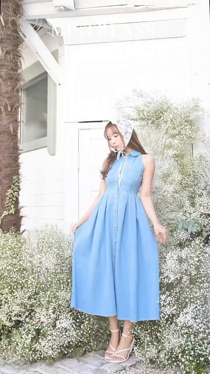 ミストレアスFlower Embroidery Halterneck Dress Flower Embroidery Halterneck Dress - MISTREASS