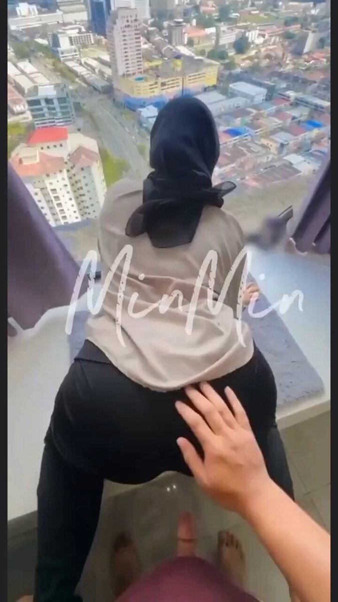 ukhti tobrut pengen sambil liat pemandangan kota