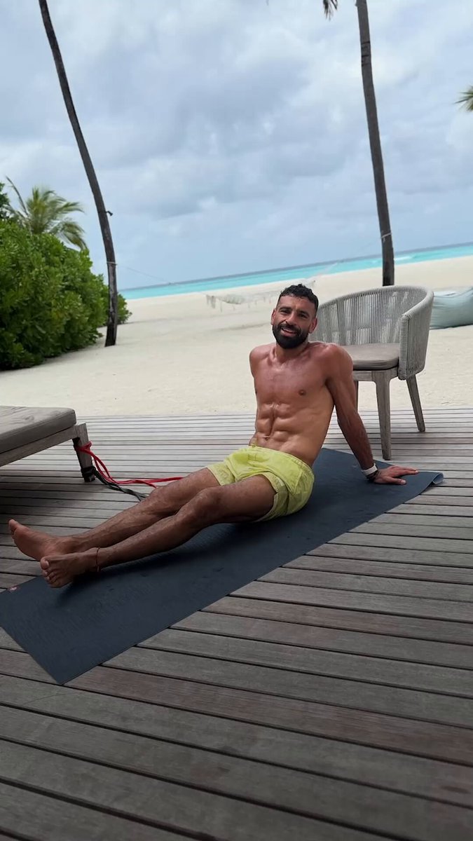 صيف النجوم = عضلات وشمس وشوية استعراض محمد صلاح، كريستيانو رونالدو، جود بيلينغهام، ولامين يامال كل واحد بطريقته، بس الهدف واحد: جسم مشدود وحضور طاغي بالصيف 