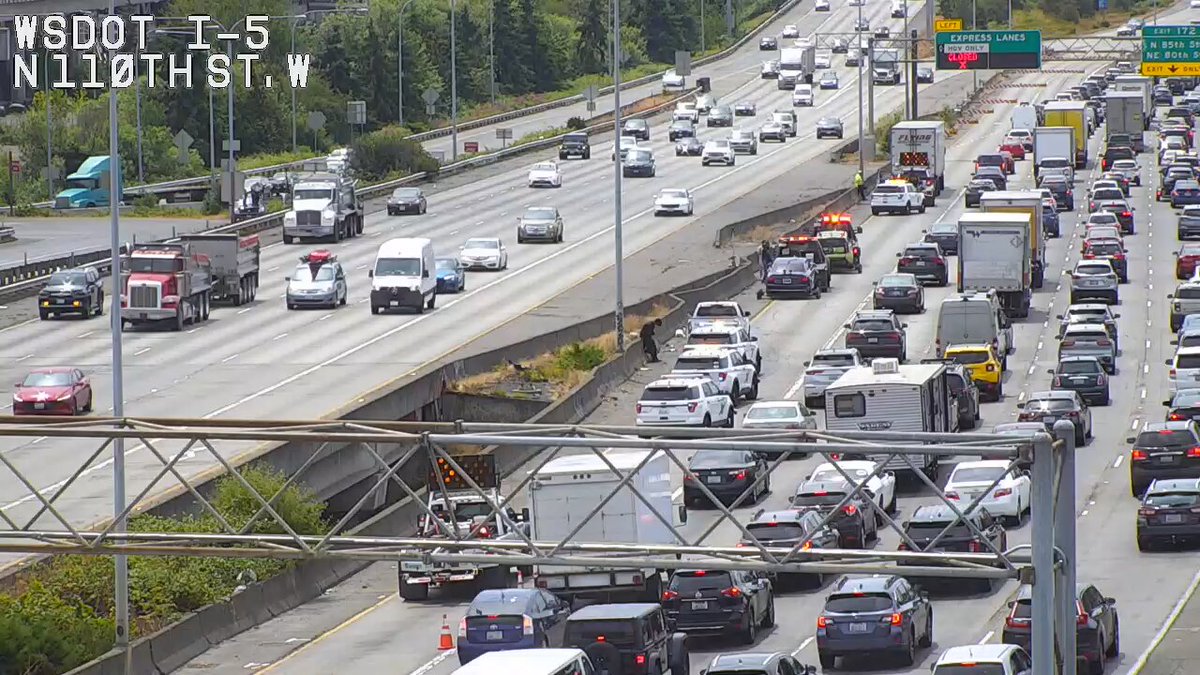 クリア：ノースゲートウェイ近くのSB I-5でのこの衝突（MP