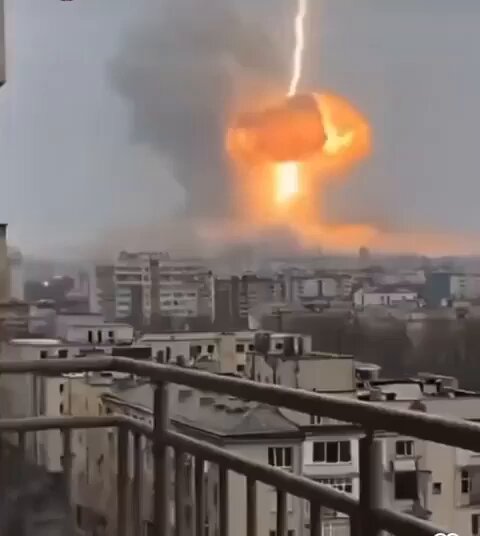 [分享] 伊朗核設施被擊爆的畫面