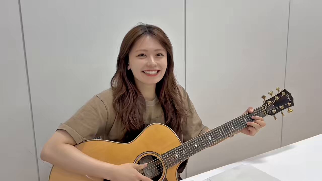 佳奈ページ♡ ?media_id=3688043327267348335