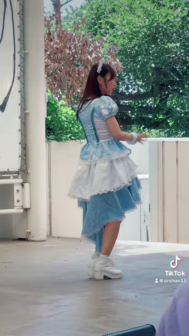 bカシニョールのオリジナルリトグラフ 「赤い花飾りの帽子」