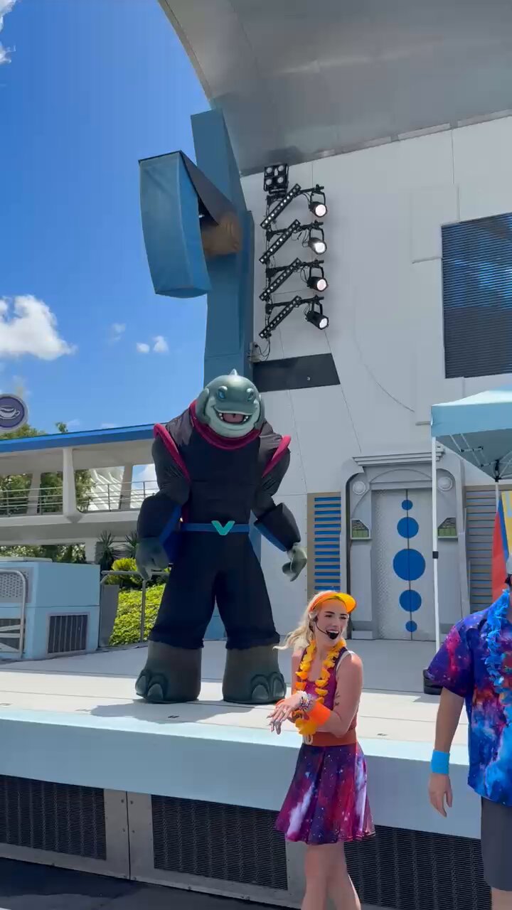 【マニア必見】東京ディズニーランド　10周年のポスター　マジックキングダム maxresdefault.jpg