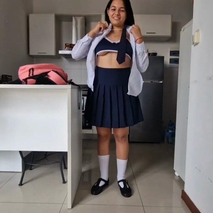 pulang sekolah langsung nyepong kontol kakak