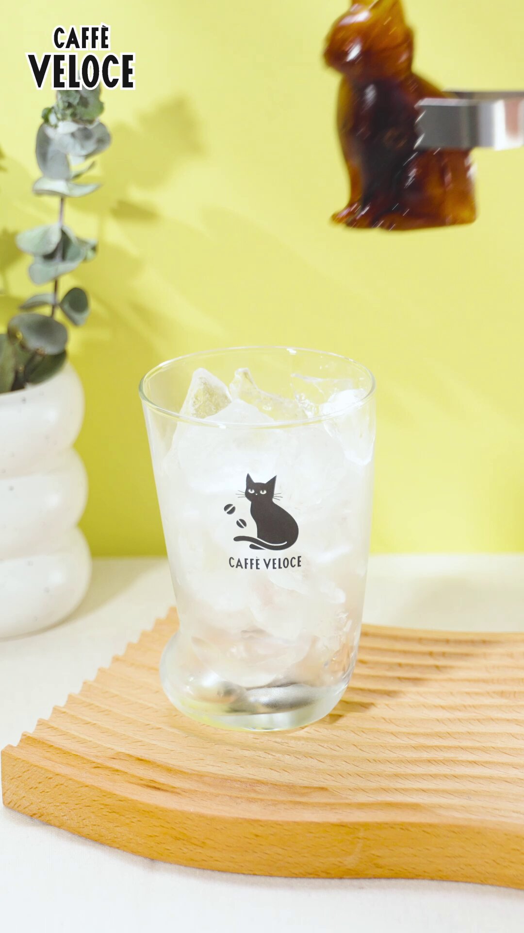 ベローチェ　黒ねこ サマーバッグ　ねこ足グラス　ねこ型製氷トレー　猫　セット カフェ・ベローチェのサマーバッグが7月1日発売。“ねこ氷”が