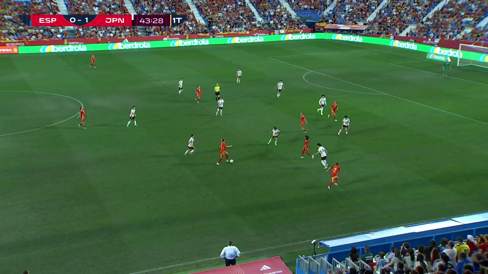 ⚽️ ¡¡𝗚𝗢𝗢𝗢𝗢𝗢𝗟, 𝗚𝗢𝗢𝗢𝗢𝗢𝗟!!👉 MARCA CLAUDIA PINA AL BORDE DEL DESCANSO. EMPATA ESPAÑA. 🇪🇸🆚🇯🇵 I 1-1 I 44'📺 @la2_tve #JugarLucharYGanar