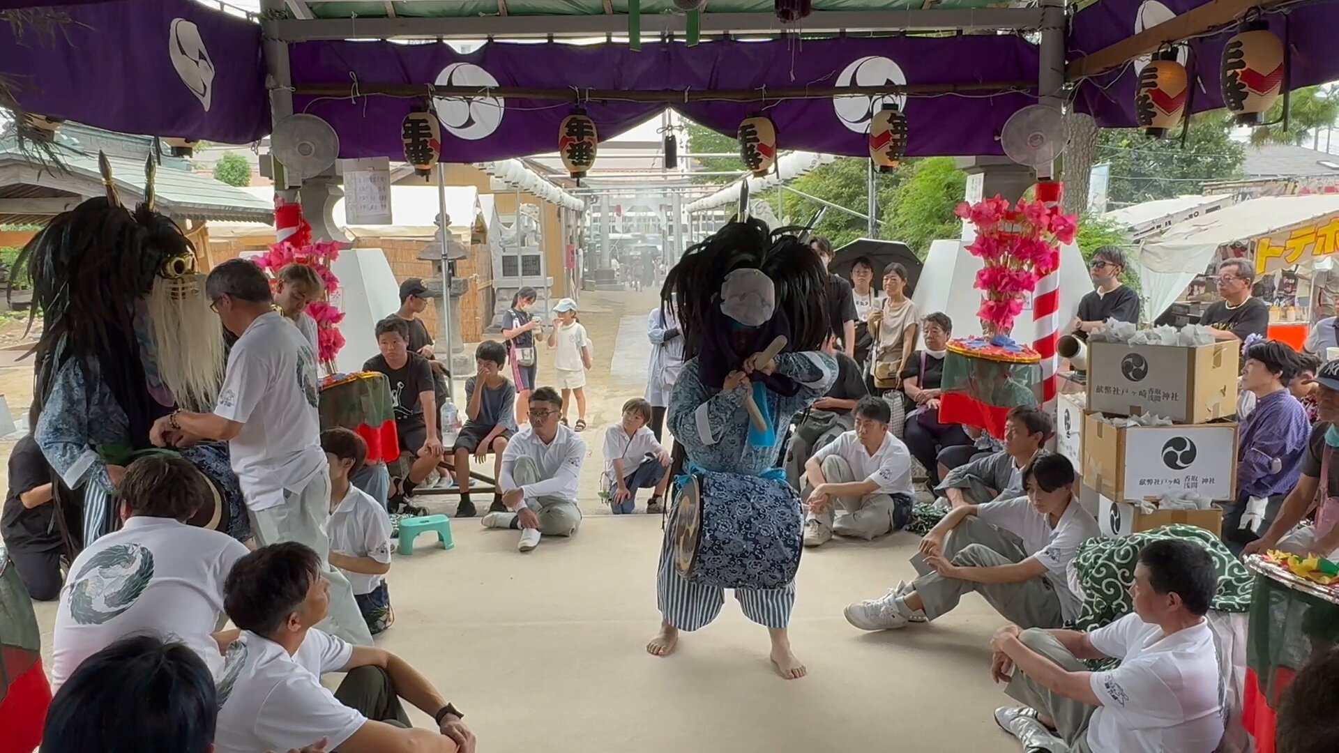 三獅子舞 兼箇段獅子舞 〜天願 獅子舞とエイサーの夕べ2013〜 - YouTube