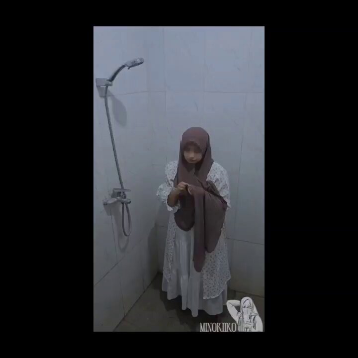 INTIPIN STW MUDA YG LAGI MANDI, EH TERNYATA DIA MAININ ITU