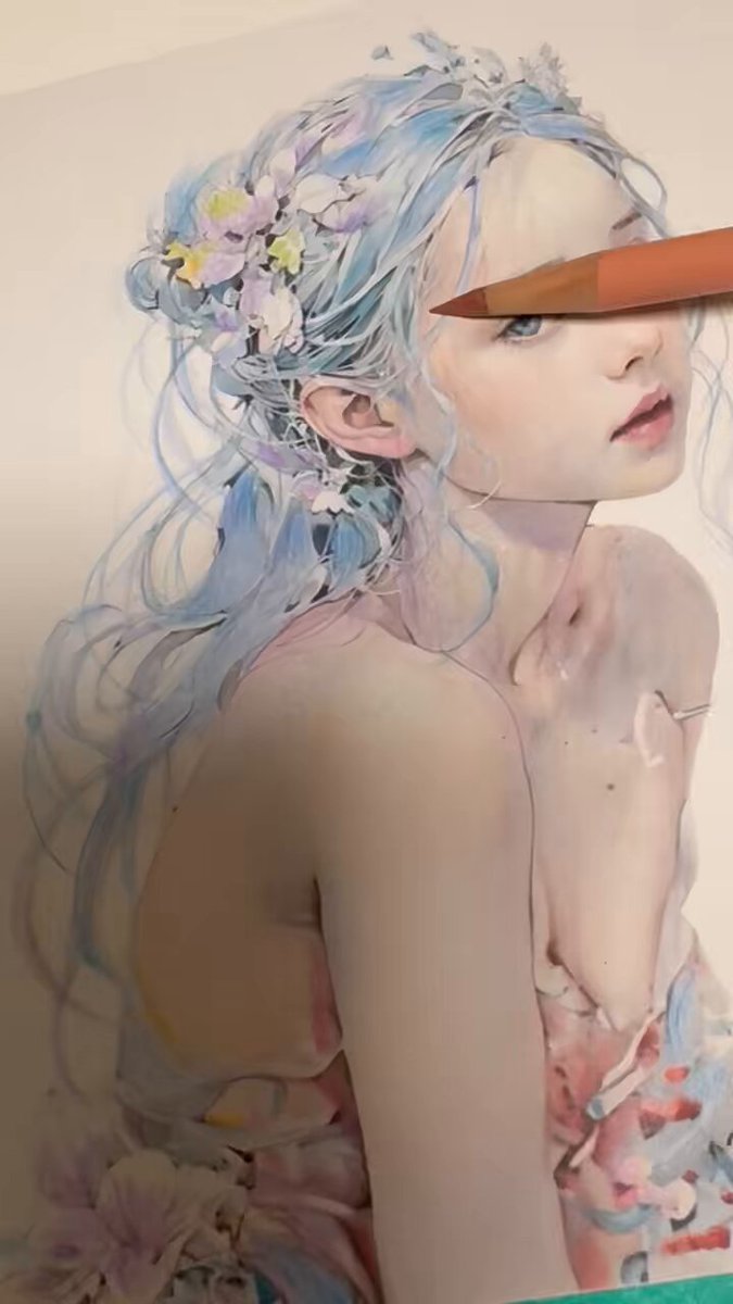 鉛筆画　白い木製フレーム付き　白い浜辺の女の子。 鉛筆画白い木製フレーム付き白い浜辺の女の子。