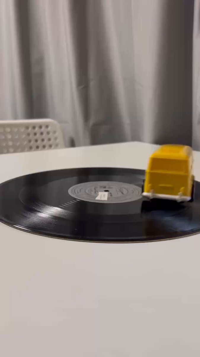 再入荷しました‼️ レコード盤の上をクルクルと回転しながら音楽を再生
