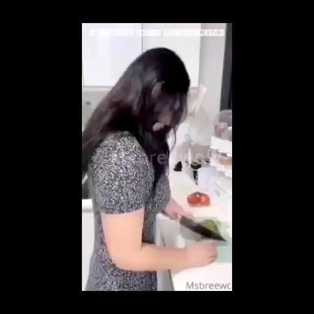 DI GANGGUIN SUAMI DI DAPUR, TAPI PALING SUKA DI GINII