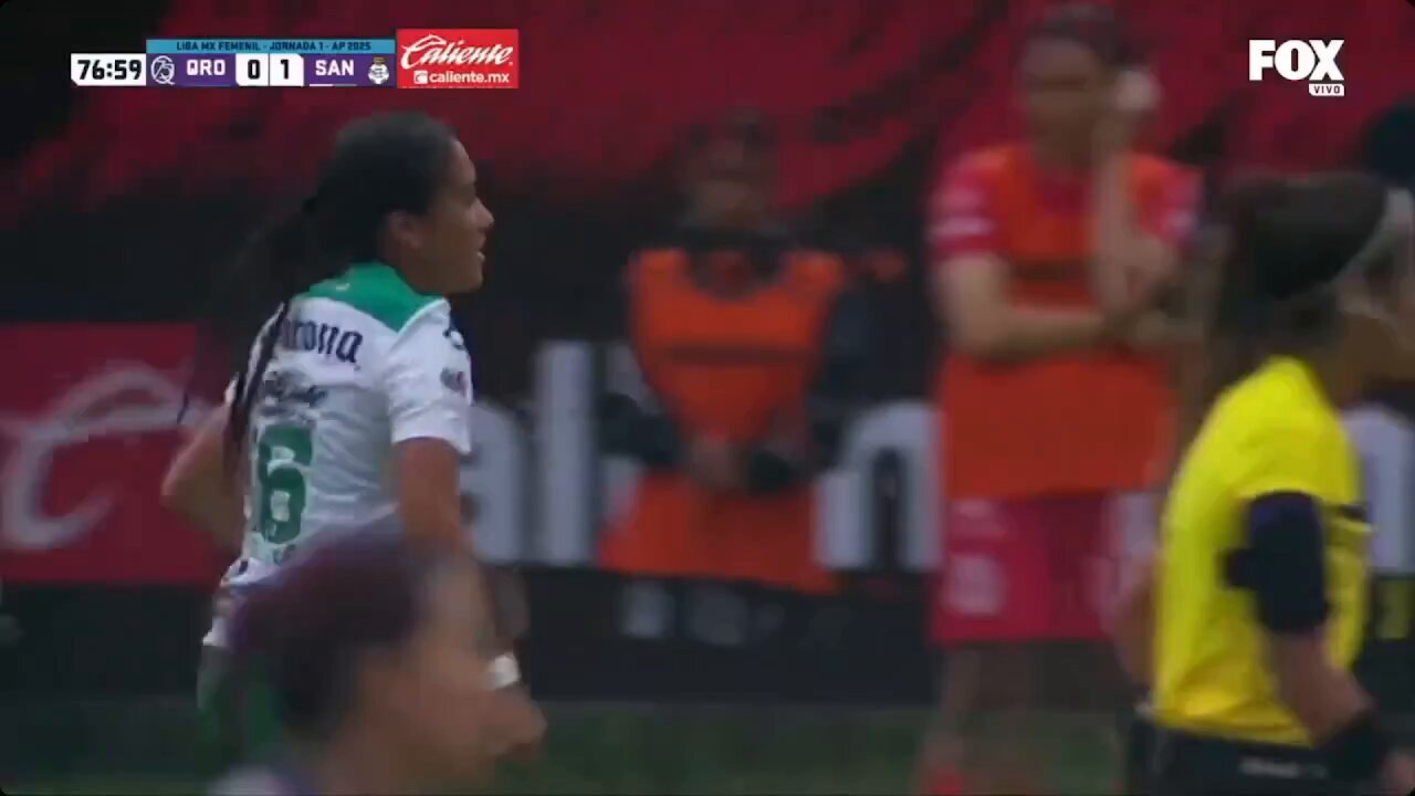 @ClubSantosFem Celeste Guevara entró de cambio y así puso adelante a @ClubSantosFem...