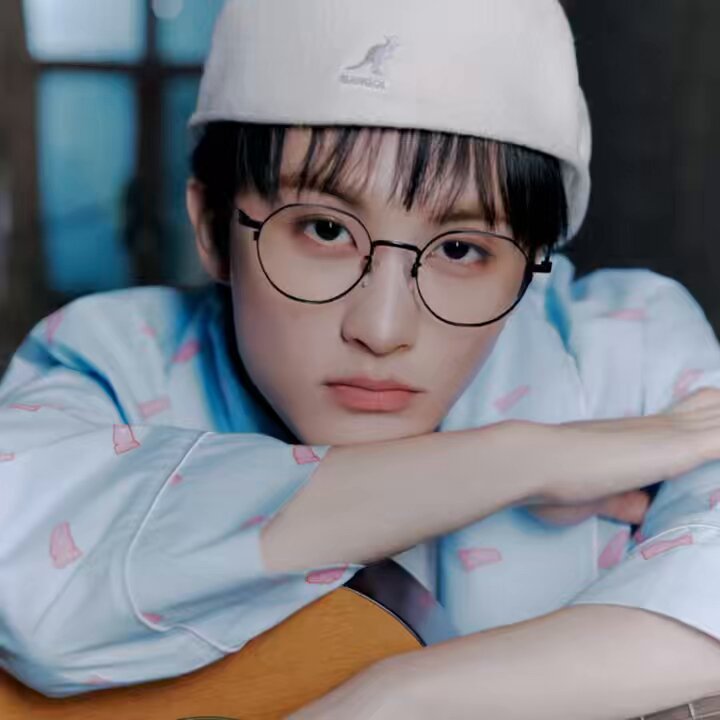 アイドル Mark MARK 마크 '프락치 (Fraktsiya) (Feat. LEE YOUNG JI)' MV - YouTube