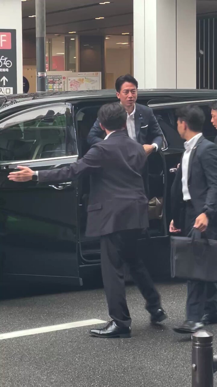 平山講平 油彩 白の可憐な花々 〇慶美会会員 東京都出身 平山講平 油彩 白の可憐な花々 〇慶美会会員 東京都出身 - メルカリ