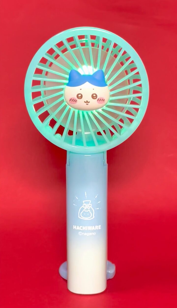ちいかわ ジェリーカラーハンディファン（ハチワレ）LEDライト付き ちいかわ ジェリーカラーハンディファン（ハチワレ） | ちいかわ