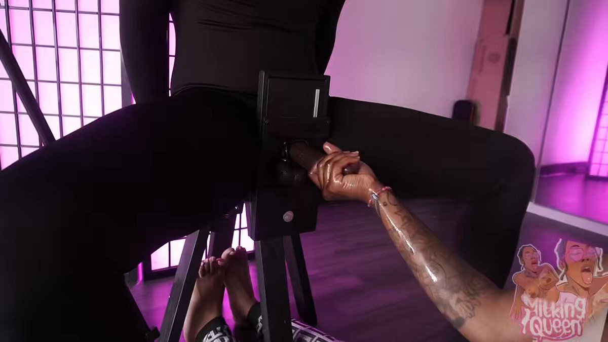 Can I trap you up like this & control your nut? 😏💦 - Video by MommyMo🦩🫟 (@dvhandsmo2)