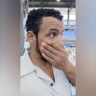 بوابة الوفد| خد بالك قبل ما تشتري.. أشهر بائع بالغردقة يوضح الفرق بين سمك المزارع وسمك البحر الأحمر 