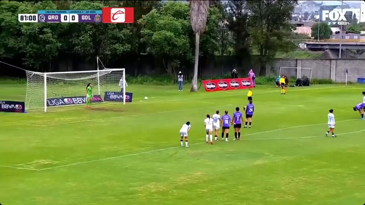 @ChivasFemenil Así definió de penal la máxima anotadora de la Liga BBVA MX Femenil para darle el triunfo a @ChivasFemenil...
