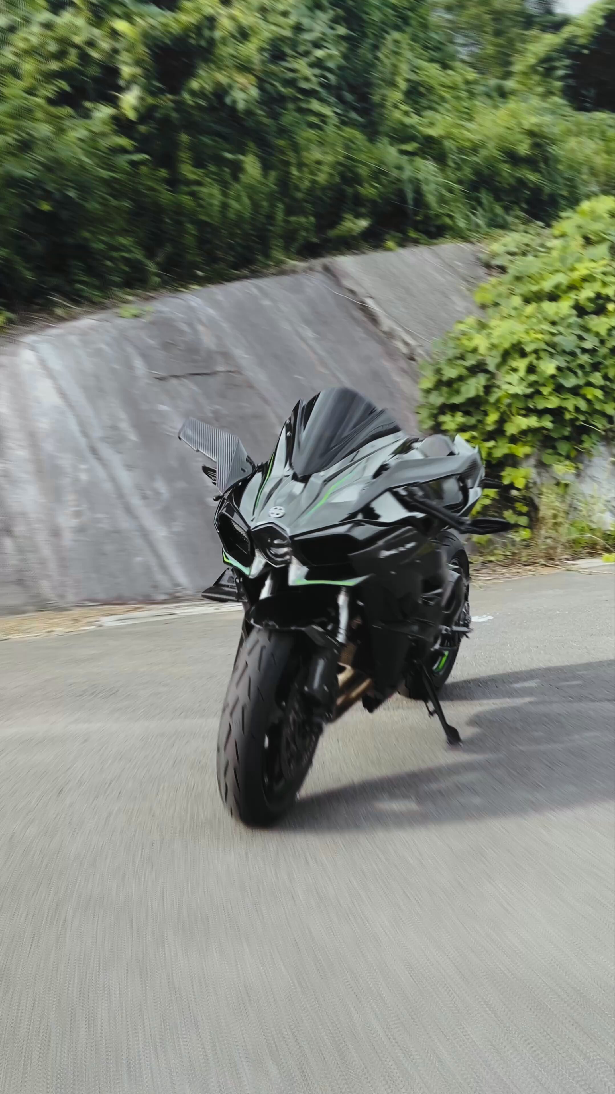 HIROKIページ The ZX-25R that snuck into the Car & Bike MTG - YouTube
