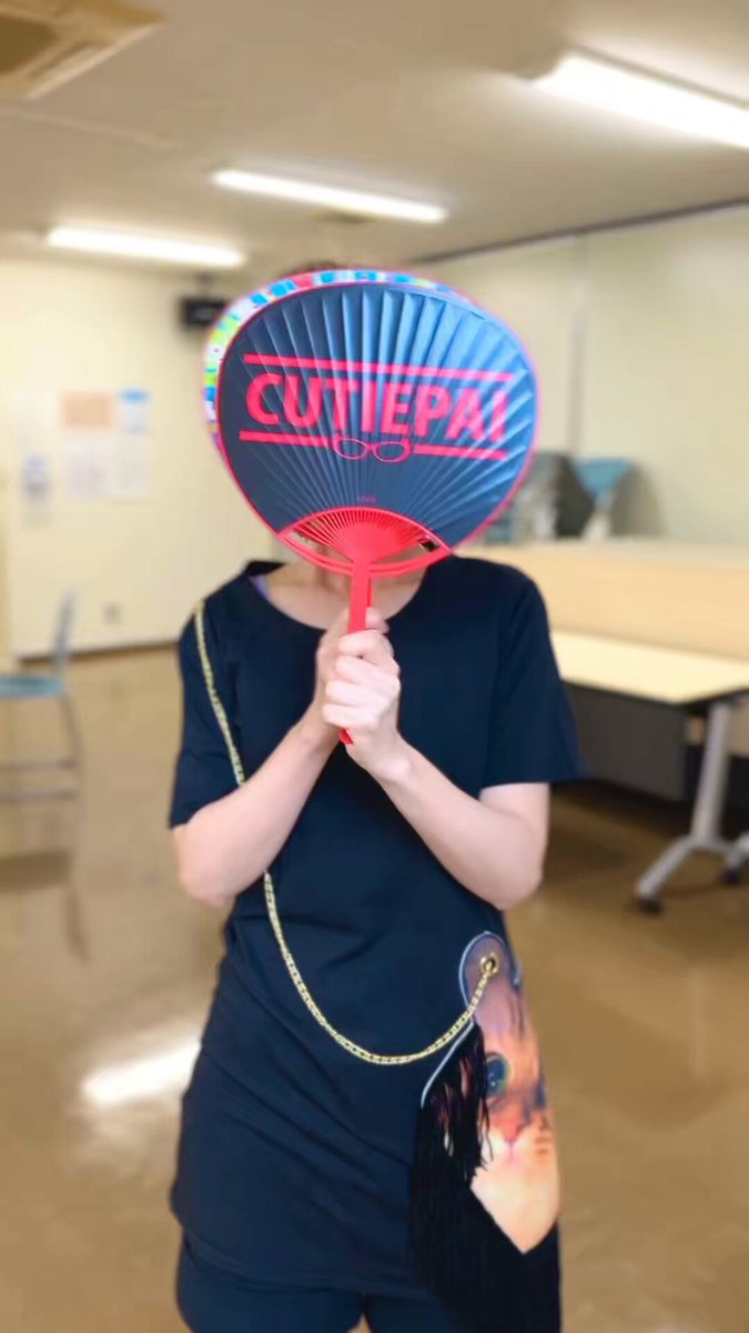 孤高の癒し系女性シンガー6点特選 ☆ハッピーウィンターセール中です❗️ CryingCenter/クライングセンター】プルオーバー パーカー